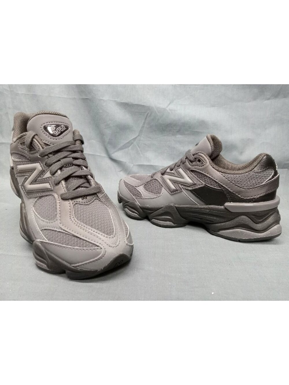 New Balance 9060 Lace (GS) Sneakers G90609RL Black Grey Boys Size 5 NEW NO BOX!